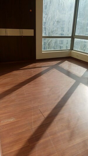 Room in 2 BHK Apartment at Pioneer Park Phase 1, Sector 61 – for Rent