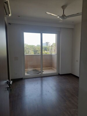 Room in 3 BHK Apartment at Capital Residency 360, Sector 70a – for Rent