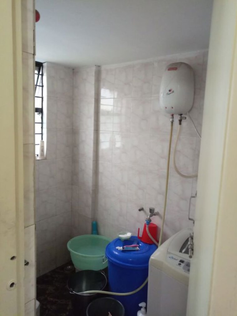 Bathroom, gujrat colony 1 RK 354 Sq.Ft. Apartment In Gujrat Colony Pune 10202443