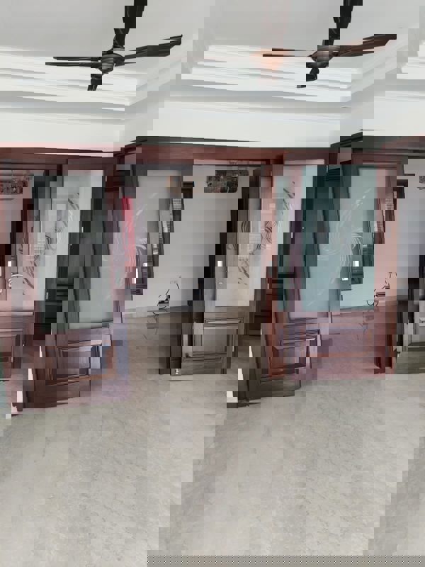 Room in 4 BHK Builder Floor at Kailash Colony – for Sale