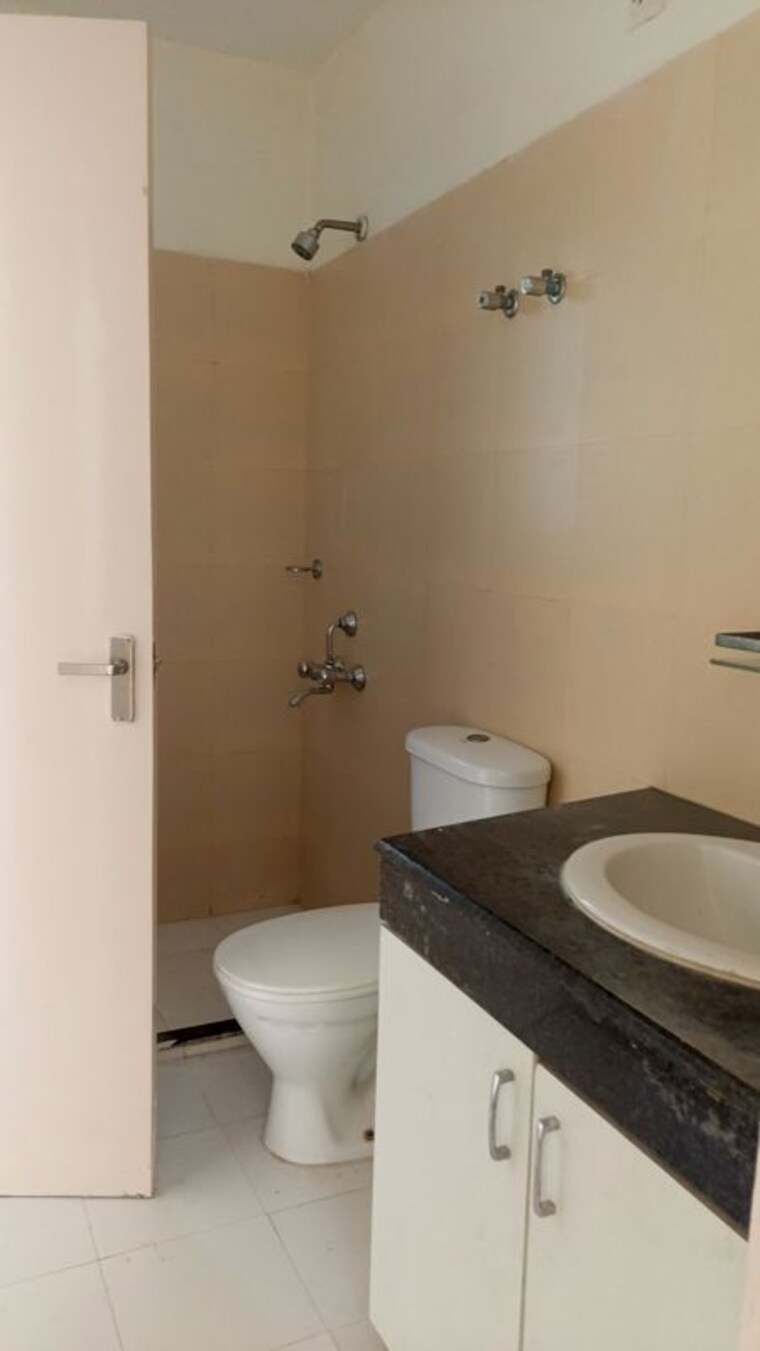 Bathroom, pioneer-park-phase-1 3 Bedroom 1580 Sq.Ft. Apartment In Sector 61 Gurgaon 10202669