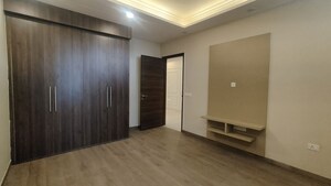Room in 3 BHK Builder Floor at Sector 45 – for Rent