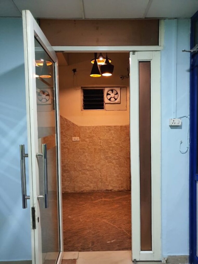undefined, sector 16 Commercial Office Space 1000 Sq.Ft. In Sector 16 Noida 10202799