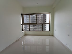 Room in 2 BHK Apartment at Kalpataru Paramount, Kapur Bawdi – for Sale