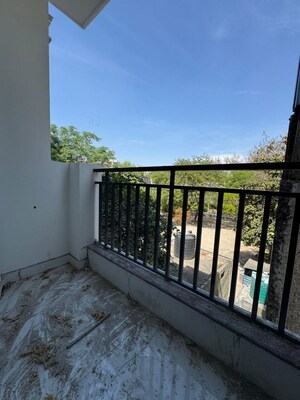 Balcony in 1 BHK Builder Floor at Palm Residency Chhatarpur, Chattarpur – for Rent