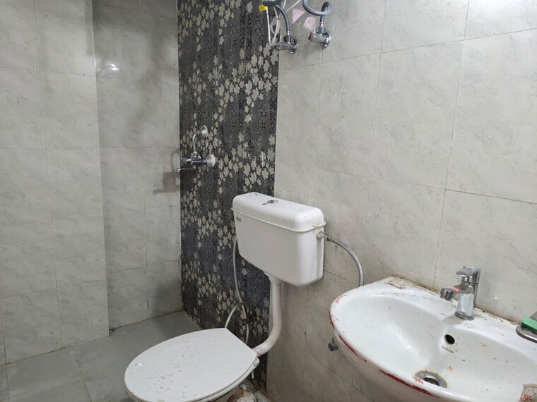 Bathroom, pareena-om-apartments 2 Bedroom 647 Sq.Ft. Apartment In Sector 112 Gurgaon 9820764