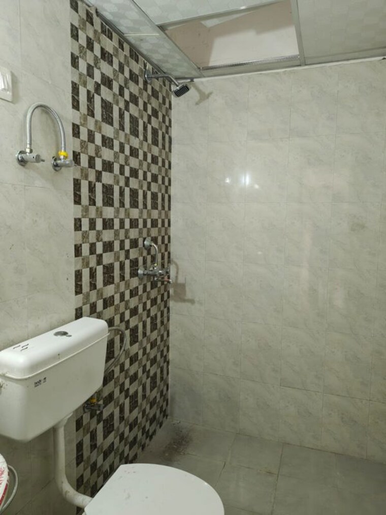 Bathroom, pareena-om-apartments 2 Bedroom 647 Sq.Ft. Apartment In Sector 112 Gurgaon 9820764
