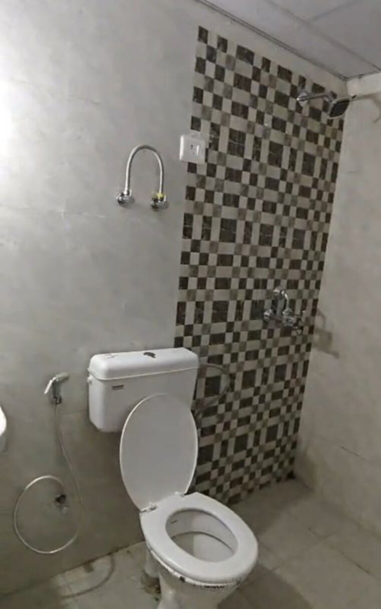 Bathroom, pareena-om-apartments 2 Bedroom 647 Sq.Ft. Apartment In Sector 112 Gurgaon 9820875