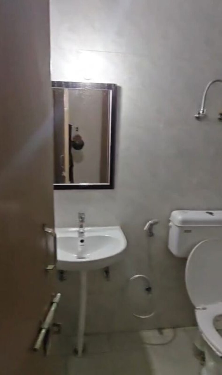 Bathroom, pareena-om-apartments 2 Bedroom 647 Sq.Ft. Apartment In Sector 112 Gurgaon 9820875