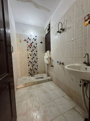 Bathroom in 2 BHK Builder Floor at Palm Residency Chhatarpur, Chattarpur – for Rent