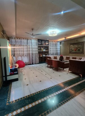 Bedroom in 4 BHK Builder Floor at Sector 14 – for Sale