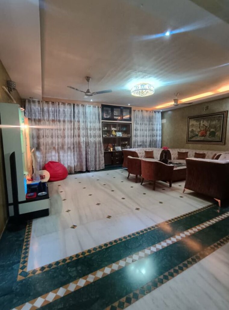 Bedroom, sector 14 4 Bedroom 396 Sq.Yd. Builder Floor In Sector 14 Gurgaon 9954986