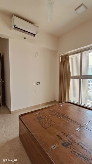 Room in 2 BHK Apartment at Lodha Primo, Parel – for Rent