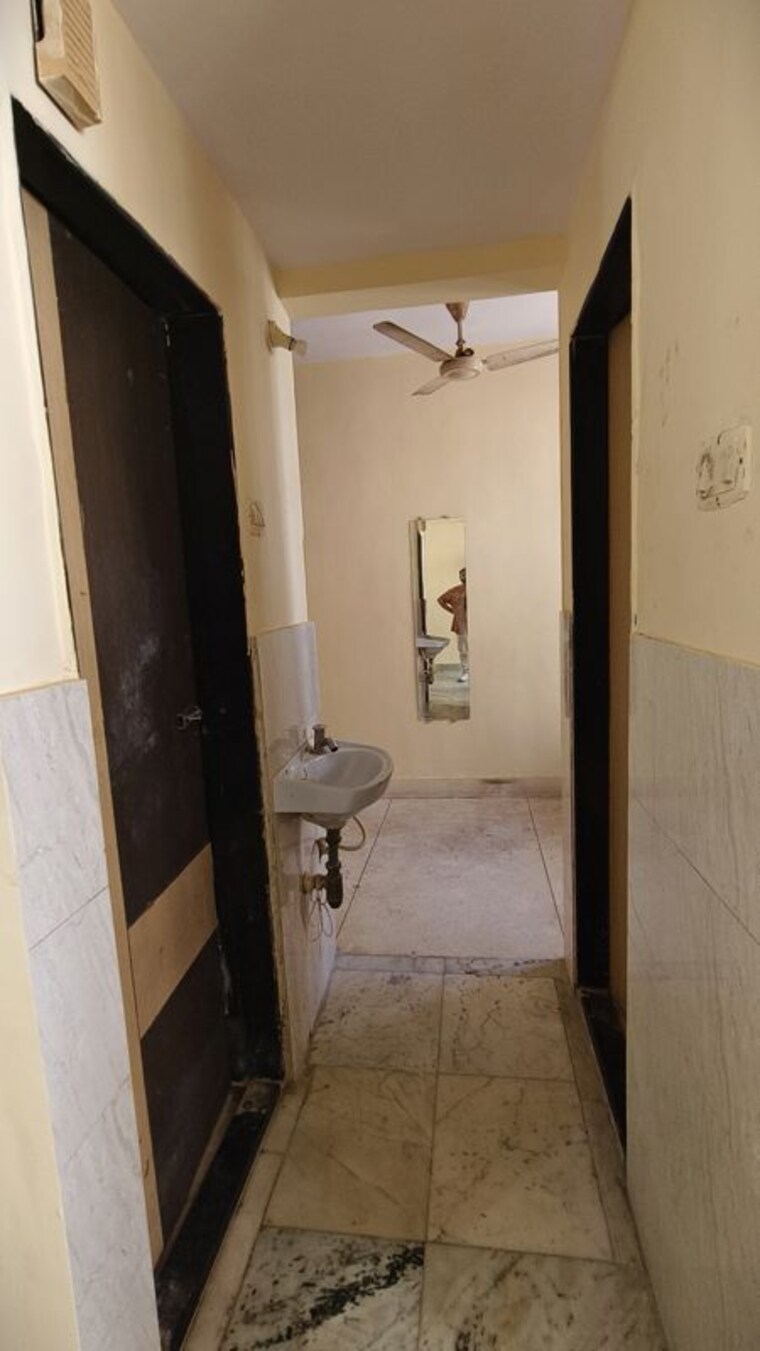 Bathroom, mantri-park 1 RK 350 Sq.Ft. Apartment In Goregaon East Mumbai 10203554
