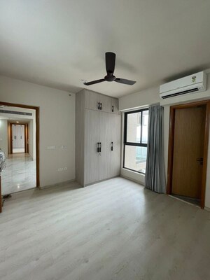 Room in 3 BHK Apartment at M3M Heights, Sector 65 – for Rent