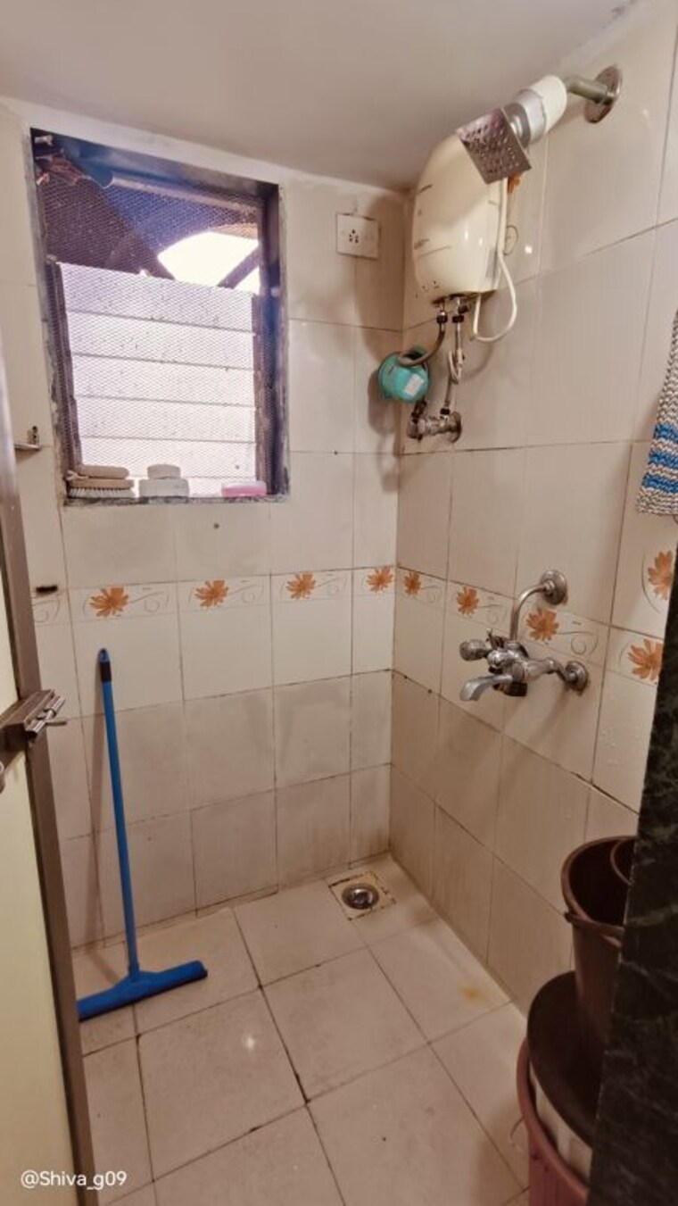 Bathroom, lower parel west Pg For Girls In Lower Parel West 10203562