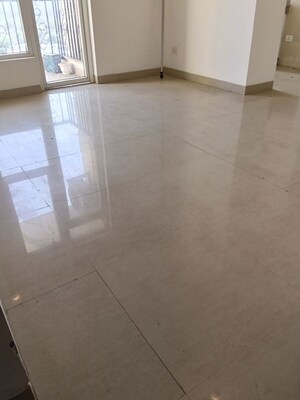 Room in 2.5 BHK Apartment at Emaar Emerald Estate, Sector 65 – for Rent