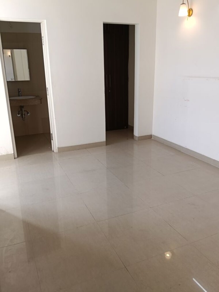 Room, emaar-emerald-estate 2.5 Bedroom 1020 Sq.Ft. Apartment In Sector 65 Gurgaon 10201728