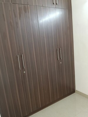 Furnished Amenities in 2.5 BHK Apartment at Emaar Emerald Estate, Sector 65 – for Rent