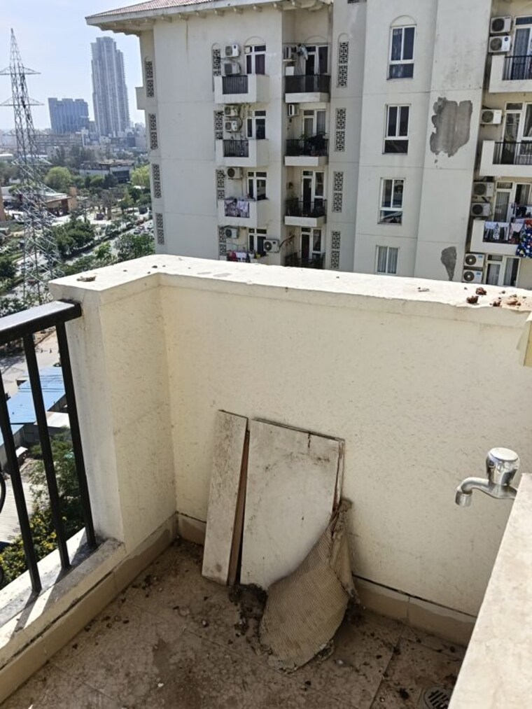 Balcony, emaar-emerald-estate 2.5 Bedroom 1020 Sq.Ft. Apartment In Sector 65 Gurgaon 10201728