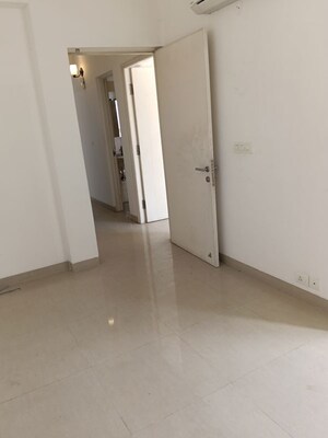 Room in 2.5 BHK Apartment at Emaar Emerald Estate, Sector 65 – for Rent