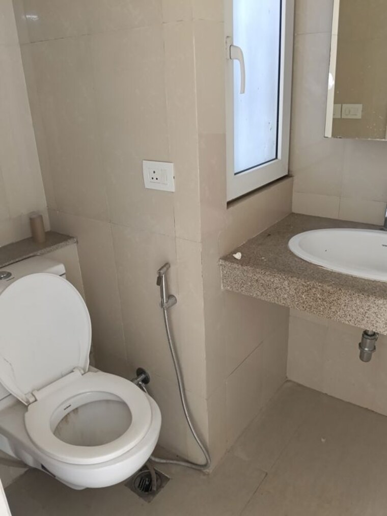 Bathroom, emaar-emerald-estate 2.5 Bedroom 1020 Sq.Ft. Apartment In Sector 65 Gurgaon 10201728