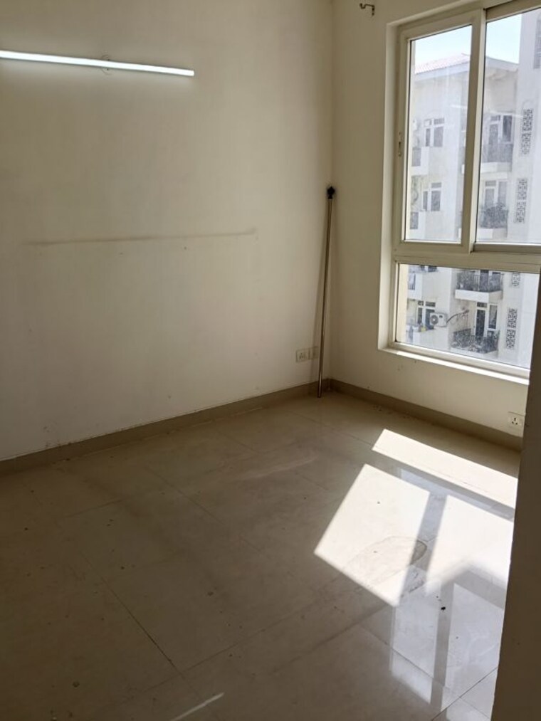 Room, emaar-emerald-estate 2.5 Bedroom 1020 Sq.Ft. Apartment In Sector 65 Gurgaon 10201728