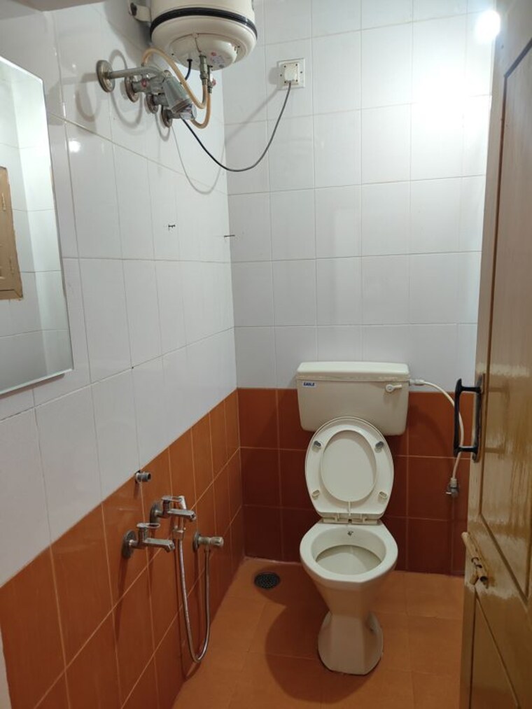 Bathroom, indiranagar 2 Bedroom 1200 Sq.Ft. Builder Floor In Indiranagar Bangalore 10203590