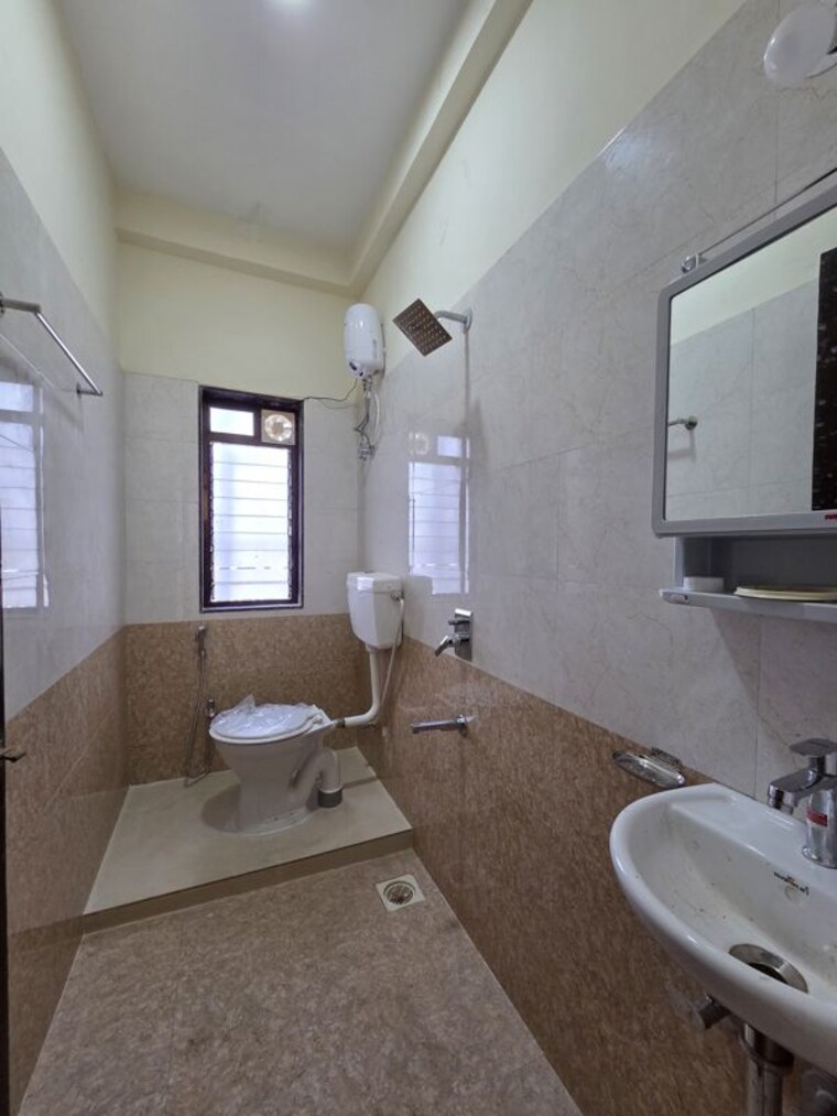 Bathroom, alamdar-the-auro 1 Bedroom 445 Sq.Ft. Apartment In Lower Parel Mumbai 10203604