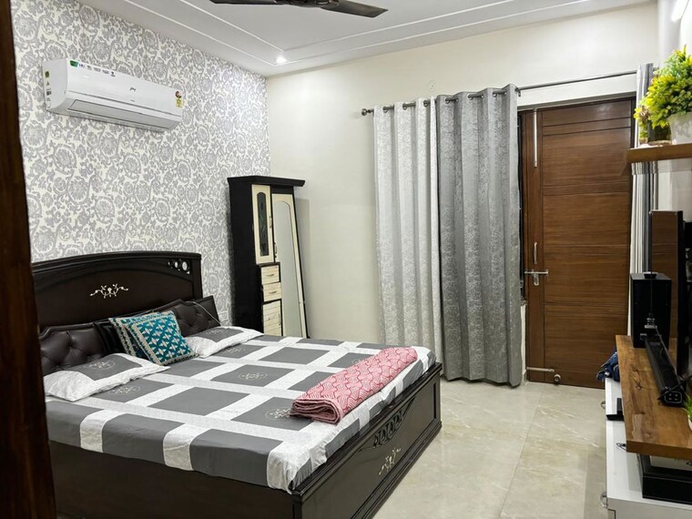 Bedroom, sector 4 3 Bedroom 2250 Sq.Ft. Builder Floor In Sector 4 Gurgaon 10203580