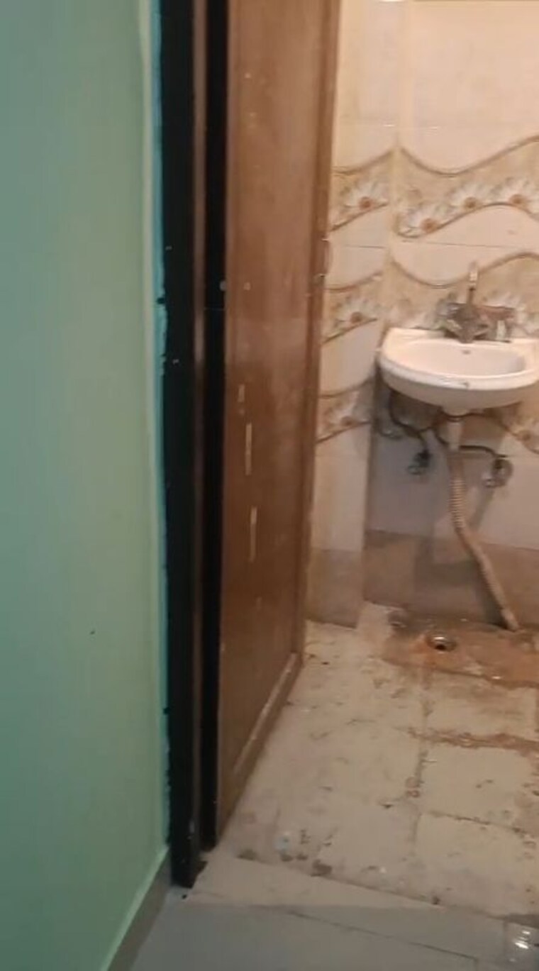 Bathroom, balaji-enclave 1.5 Bedroom 450 Sq.Ft. Apartment In Govindpuram Ghaziabad 10203670