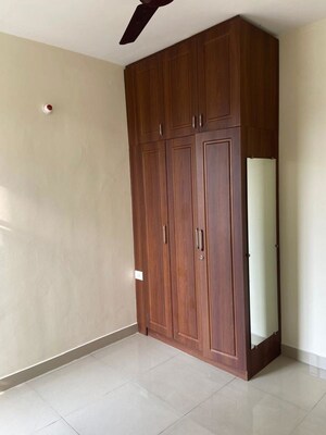 Room in 2 BHK Apartment at Suncity Avenue 102, Sector 102 – for Rent