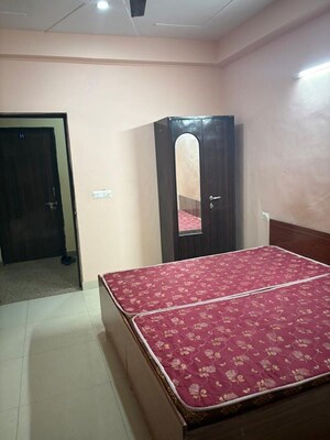 Bedroom in 1 RK Builder Floor at Dlf City Phase 3 – for Rent