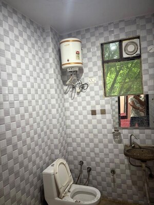 Bathroom in 1 RK Builder Floor at Dlf City Phase 3 – for Rent