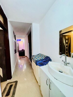 Furnished Amenities in 2 BHK Builder Floor at Neb Sarai – for Rent