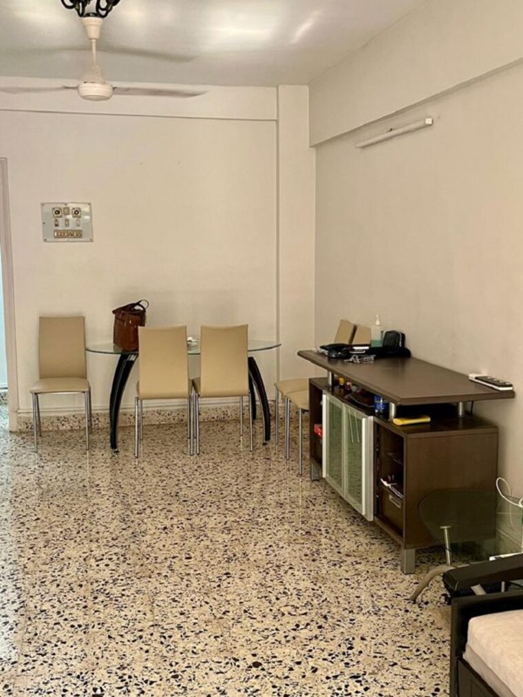 Living Room, bandra west 2 Bedroom 700 Sq.Ft. Apartment In Bandra West Mumbai 10203769