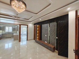 Room in 4 BHK Builder Floor at Sector 7 – for Sale