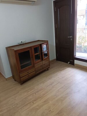 Room in 3 BHK Builder Floor at Green Park – for Rent