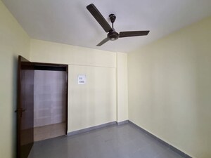 Room in 2 BHK Apartment at Green Acres Apartment, Waghbil – for Rent