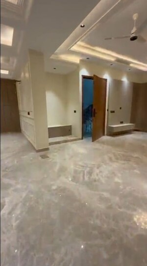 Room in 4 BHK Builder Floor at Sector 7 – for Sale