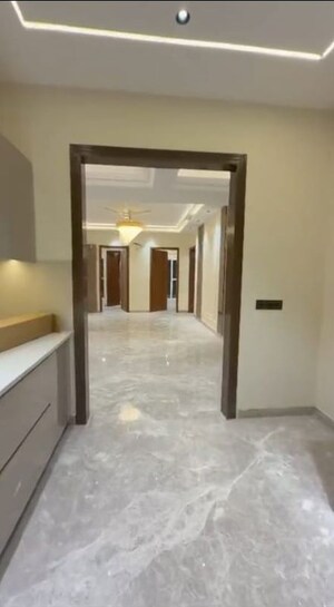 Room in 4 BHK Builder Floor at Sector 7 – for Sale