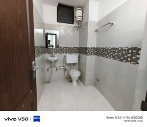 Team Area in 3 BHK Apartment at Chattarpur – for Rent