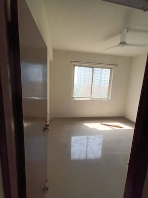 Room in 3 BHK Apartment at ERA Redwood Residency, Sector 78 – for Sale