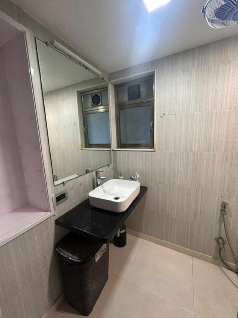 Bathroom, bandra west 3 Bedroom 1100 Sq.Ft. Apartment In Bandra West Mumbai 10203836
