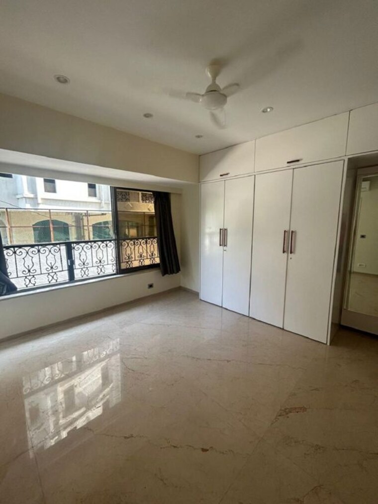 Room, bandra west 3 Bedroom 1100 Sq.Ft. Apartment In Bandra West Mumbai 10203836