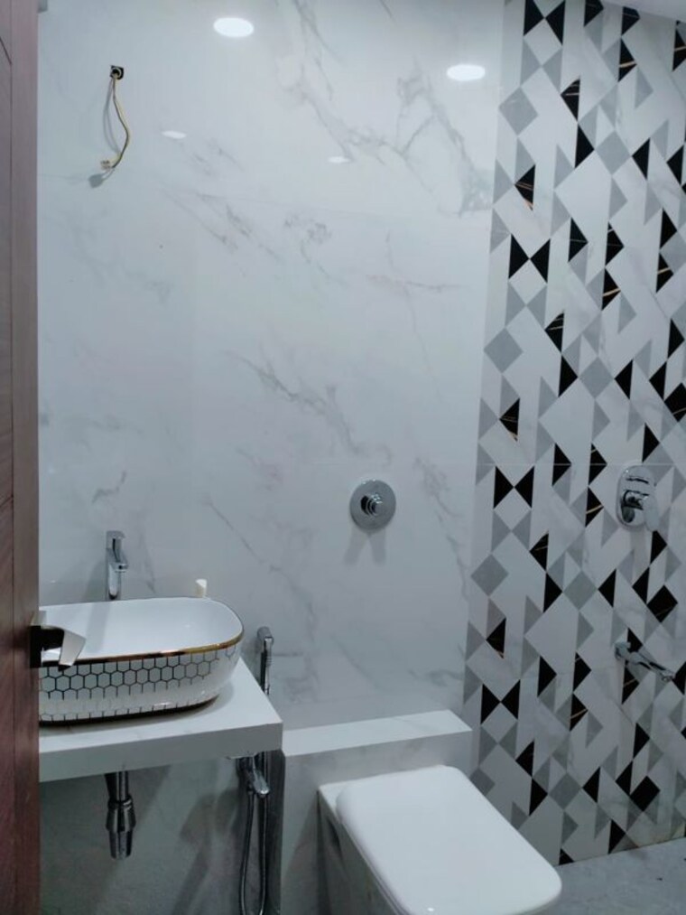 Bathroom, santacruz east 2 Bedroom 750 Sq.Ft. Apartment In Santacruz East Mumbai 10203903