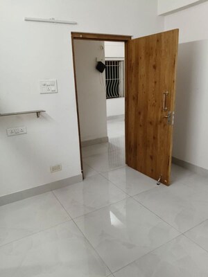 Room in 3 BHK Apartment at Kristi Villa, Chinar Park – for Rent