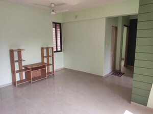 Room in 2 BHK Apartment at Vijay Vatika, Kavesar – for Rent