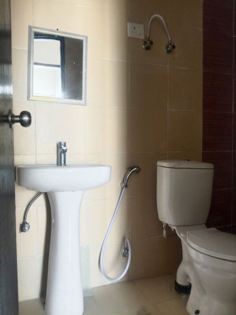 Bathroom, sector 16c greater noida 3 Bedroom 1810 Sq.Ft. Apartment In Sector 16c Greater Noida Greater Noida 10178140