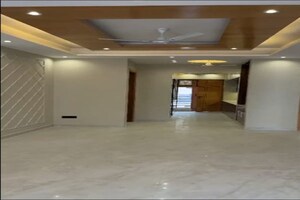 Room in 3 BHK Builder Floor at Sector 10 – for Sale
